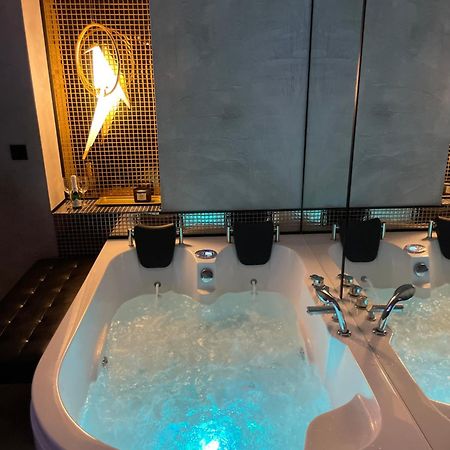 Apartament Z Jacuzzi W Sercu Krakowa エクステリア 写真