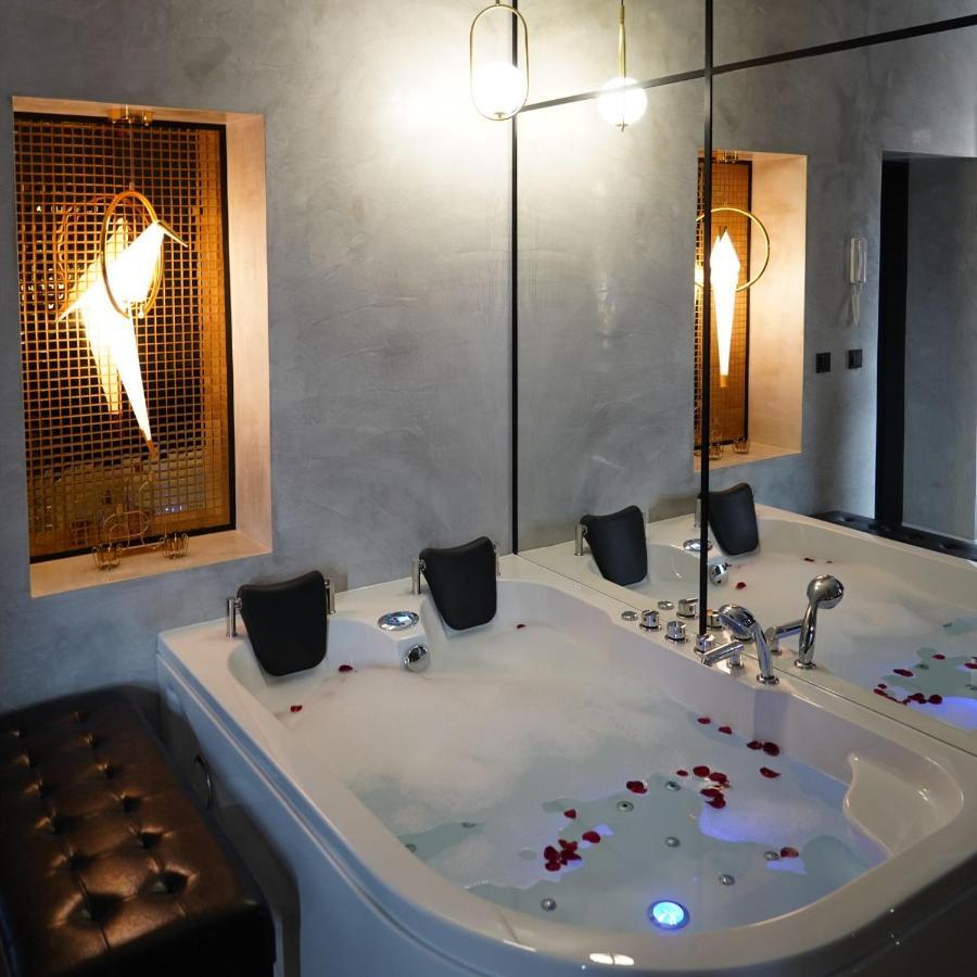 Apartament Z Jacuzzi W Sercu Krakowa エクステリア 写真